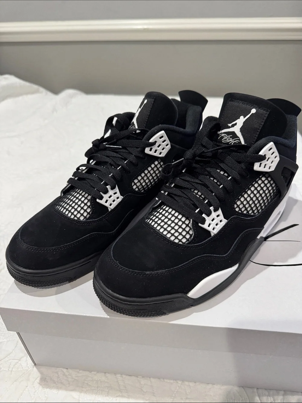 Jordan 4 White Thunder Men’s Black and White Mens 12. Authentic. See photos.